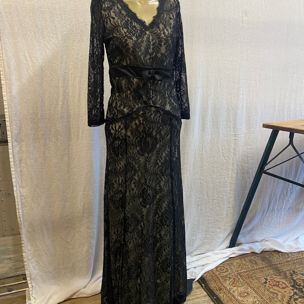 Black Long Sleeve V-neck Maxi Gown for Cocktail